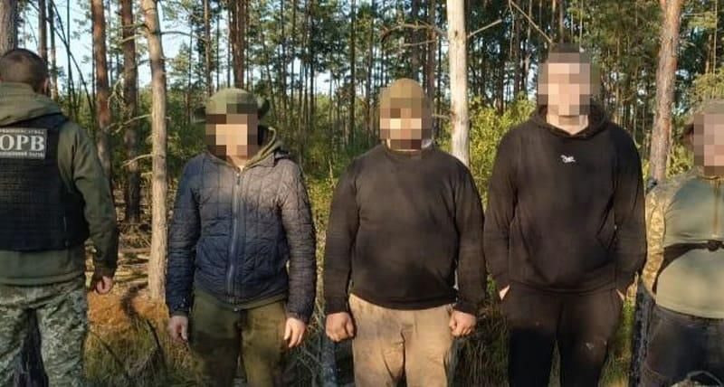 На Коростенщині затримали чотирьох чоловіків, які намагалися незаконно потрапити до білорусі