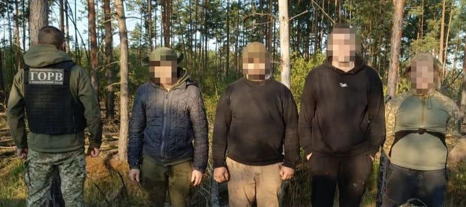 На Коростенщині затримали чотирьох чоловіків, які намагалися незаконно потрапити до білорусі