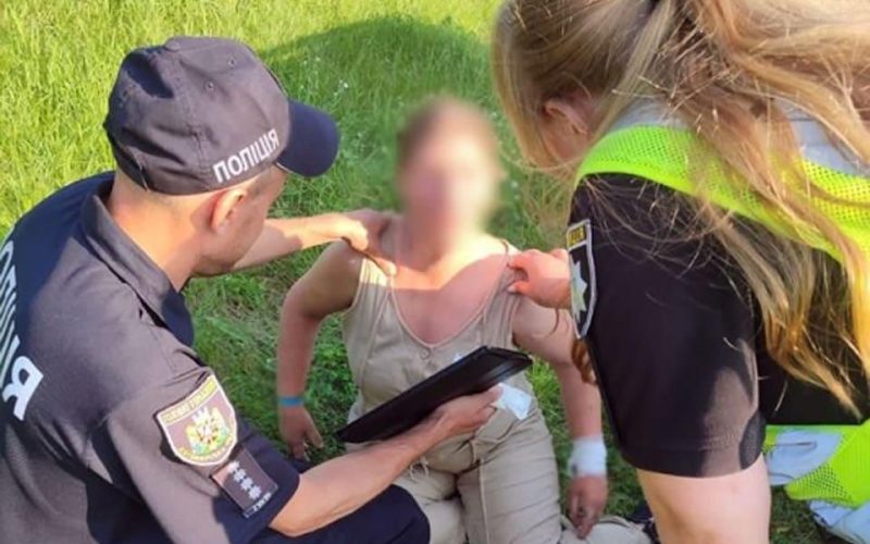 На Житомирщині поліцейські врятували жінку, яка намагалася вчинити самогубство на мосту