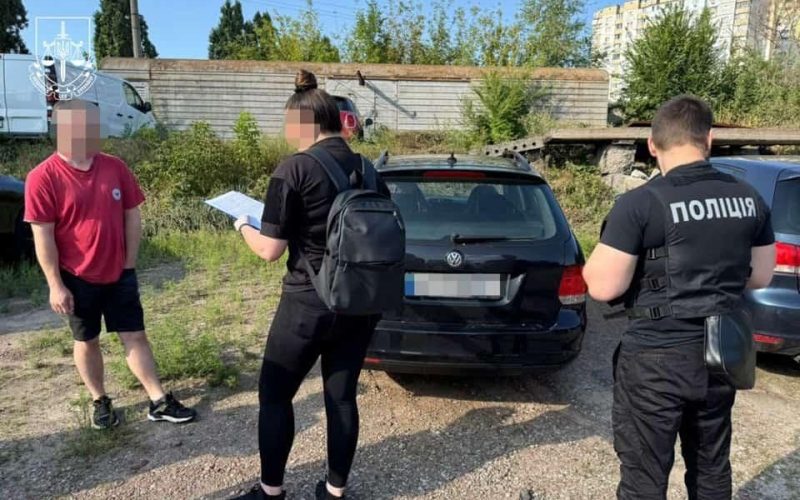 Користувались фіктивними меддовідками для звільнення зі служби: у Житомирській області пройшли обшуки
