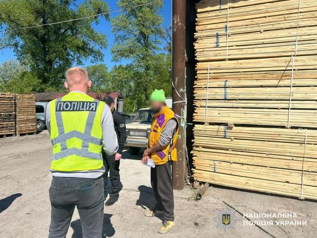 У Житомирській області викрили схему контрабанди деревини до Туреччини майже на 5 млн грн
