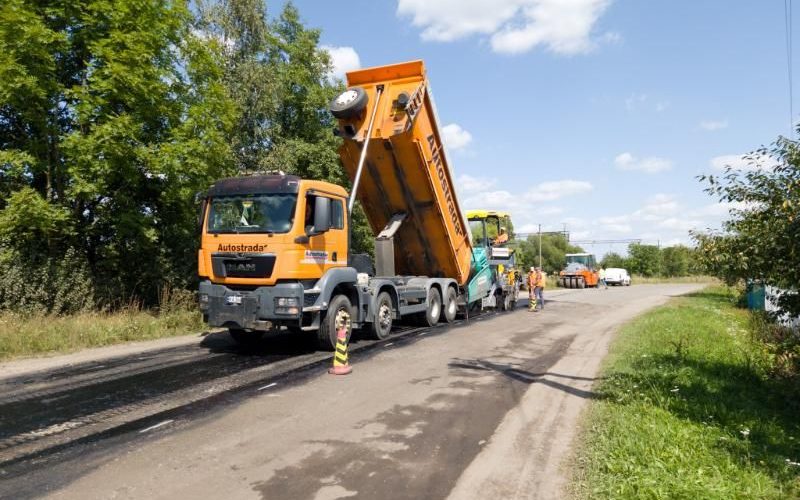 У Службі відновлення та розвитку інфраструктури розповіли, де у Коростенському районі ремонтують дороги