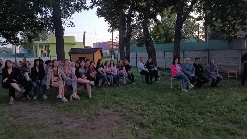 У Чоповичах місцеві жителі дивилися кіно просто неба