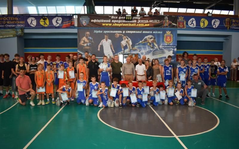 У коростенському спорткомплексі “ФОК” відбувся турнір з баскетболу