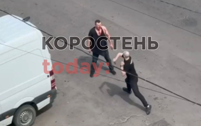 Вдень в центрі Коростеня чоловік з ножем напав на іншого