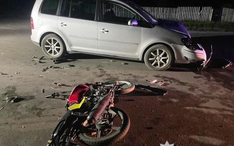 В Олевську мотоцикліст зіштовхнувся з Volkswagen: водія двоколісника ушпиталили