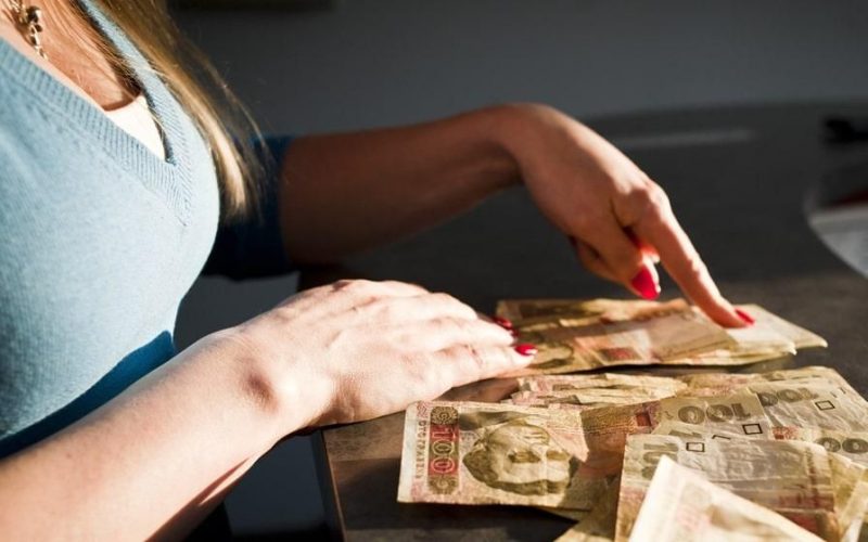 На Житомирщині жінка винесла з квартири співмешканця 35 тис. грн