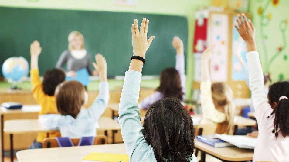 Кабмін визначив дати початку та закінчення навчального року в школах