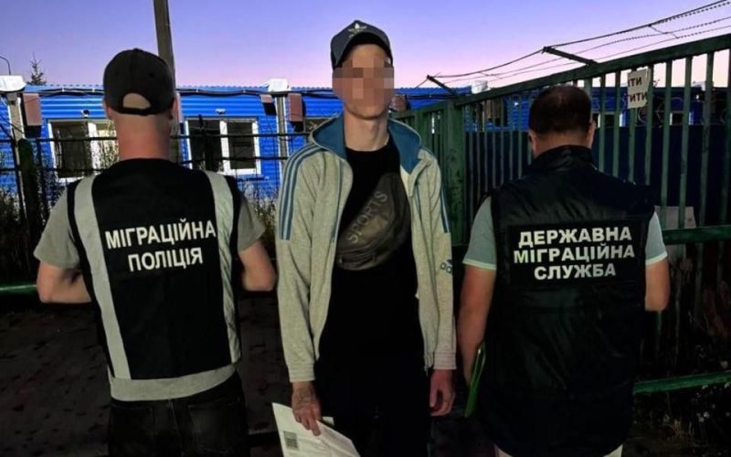 З України видворили латвійця, який «відсидів» у житомирській колонії за контрабанду наркотиків