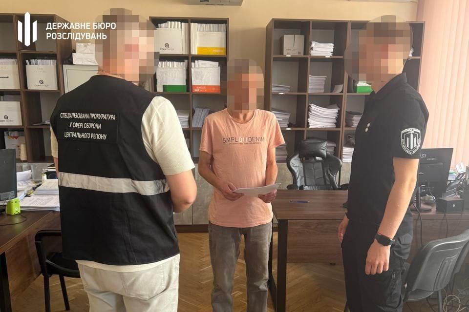 Зливав дані про дислокацію полігонів у Житомирській та інших областях: суд обрав запобіжний захід військовому