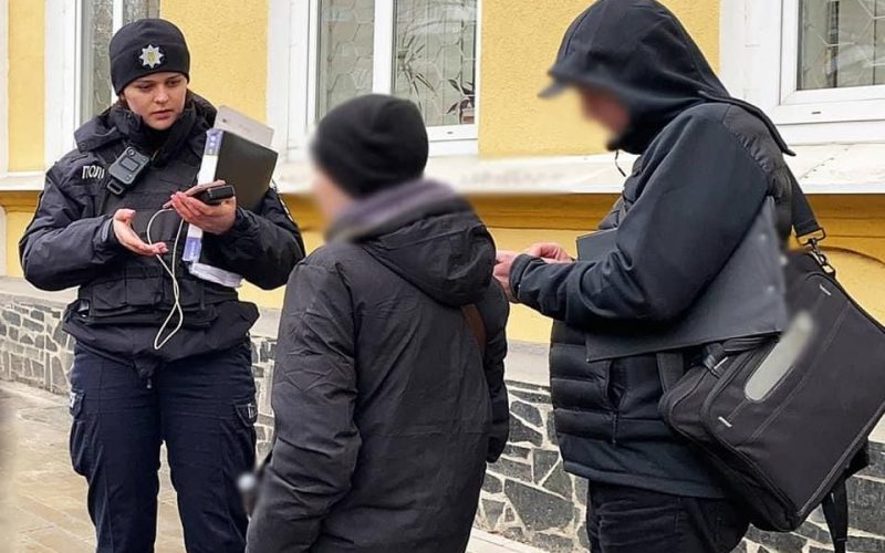 Cуд призначив покарання підлітку, який хотів підірвати вибухівку біля Житомирської ОВА на замовлення рф