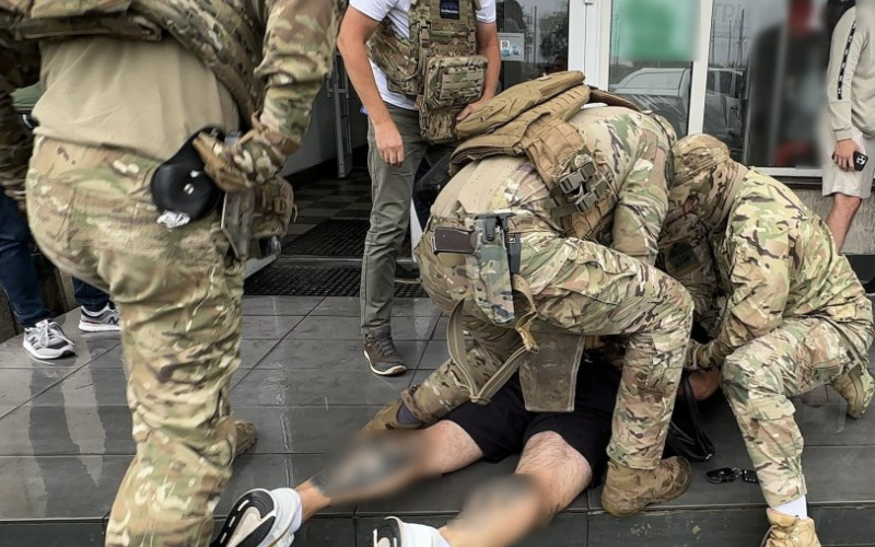 У Львові затримали жителя Житомирщини, який за 15-20 тисяч доларів організовував незаконний перетин кордону