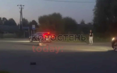 На Пашинах в Коростені мотоцикліст збив жінку: 18-річний водій двоколісника загинув