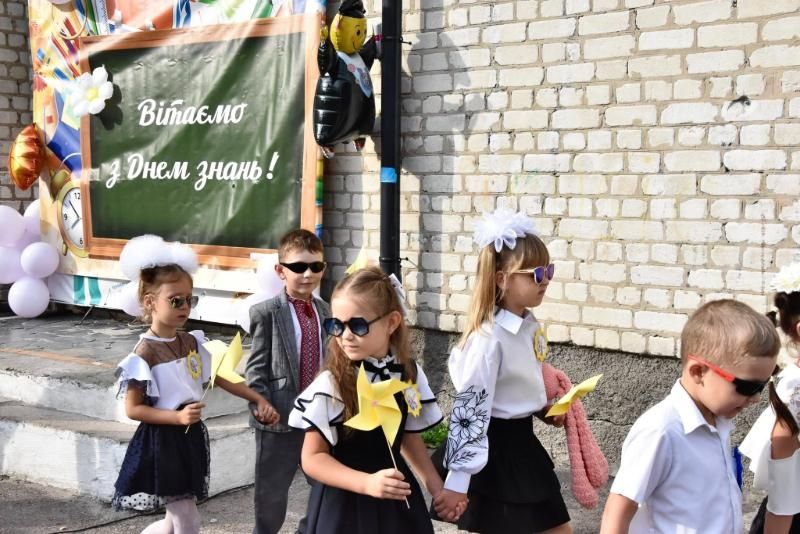 День знань у Коростені: за парти сіли більш ніж 500 першокласників