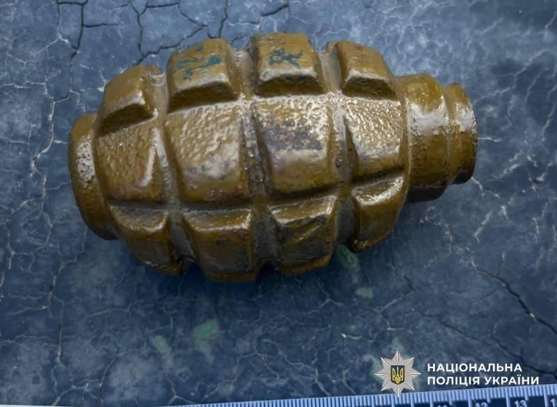 На лайливого сусіда поскаржилась коростенка – у його будинку виявили корпус гранати з підривачем