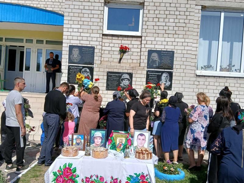 На Овруччині в декількох населених пунктах відбулося відкриття меморіальних дошок полеглим Захисникам