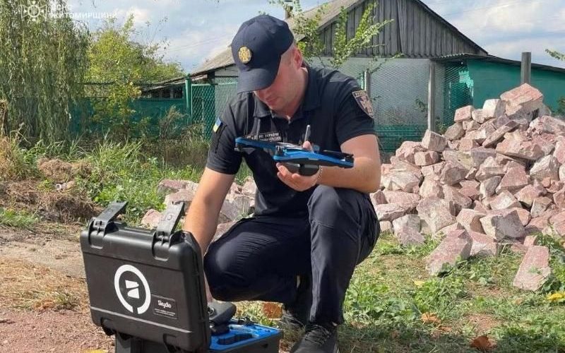 Рятувальники показали, як у Коростенському районі за допомогою дрона оглядають ліса та відкриті території