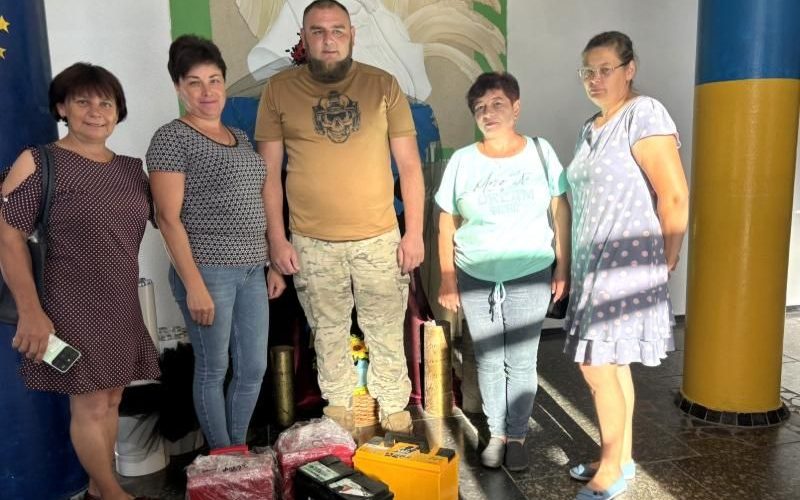 За кошти, зібрані під час благодійних концертів, Овруцька міськрада придбала автомобільні акумулятори для військового