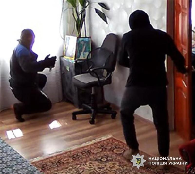 У Житомирській області двоє в балаклавах напали на родину загиблого військового: зв’язали чоловіка та винесли гроші з сейфа