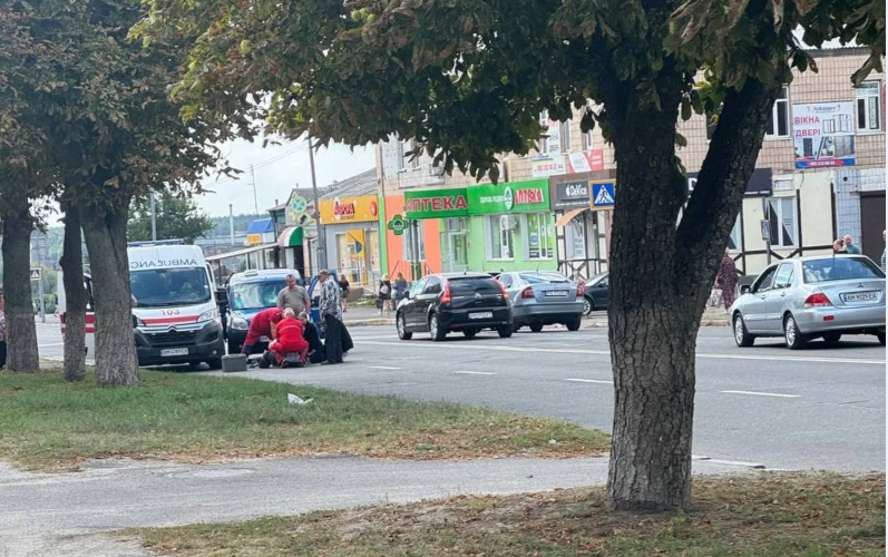 У Малині автівка зіштовхнулася з 14-річним хлопцем, який їхав на моноколесі