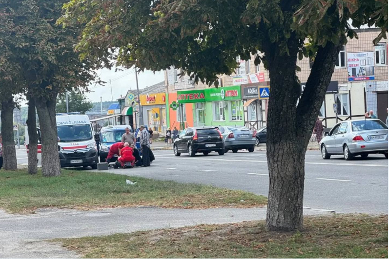 У Малині автівка зіштовхнулася з 14-річним хлопцем, який їхав на моноколесі