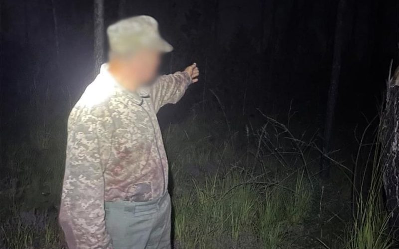 На Олевщині під час полювання мисливець застрелив знайомого: думав, поцілив у дику тварину