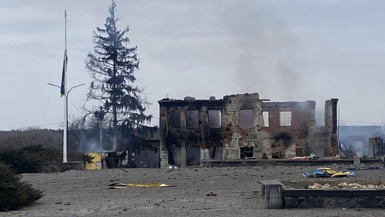У Малині на місці знищеного рф військкомату розмістять меморіальний комплекс на честь Захисників України