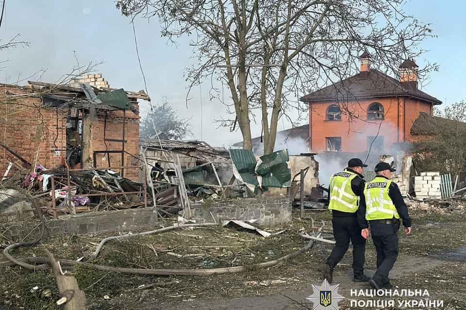 На Житомирщині поліція документує наслідки масової атаки на область, працюють вибухотехніки