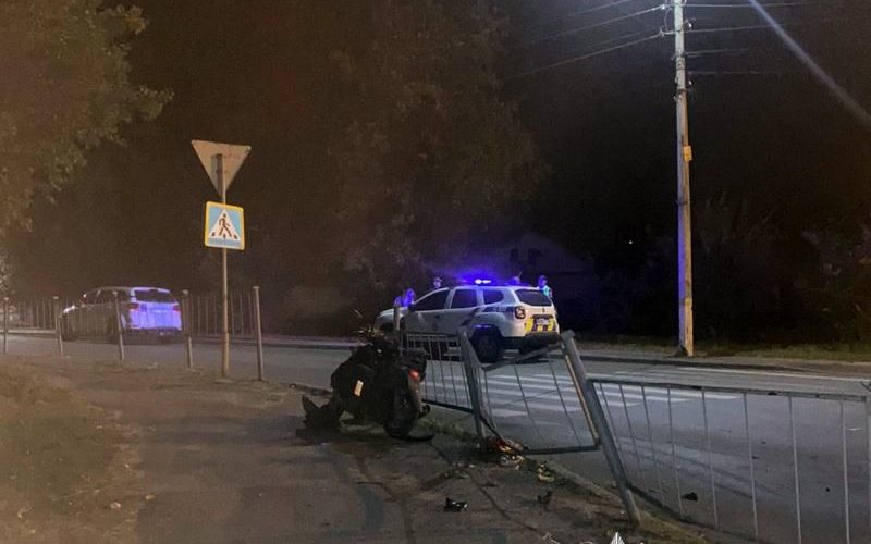 У Малині зіштовхнулись бус та мопед: двоє травмованих