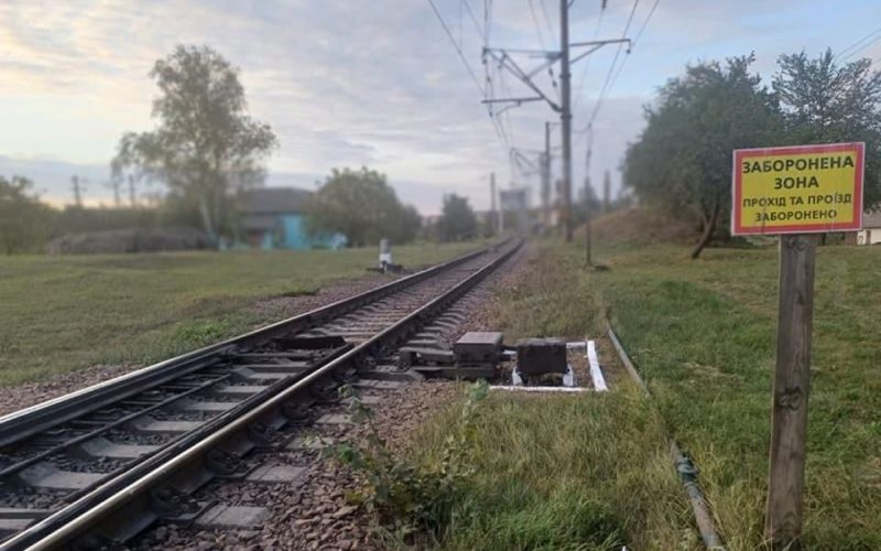 У Коростені пасажирський потяг наїхав на чоловіка: від отриманих травм потерпілий помер