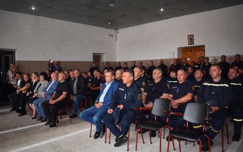 У Коростені подяками та грамотами вітали рятувальників зі святом