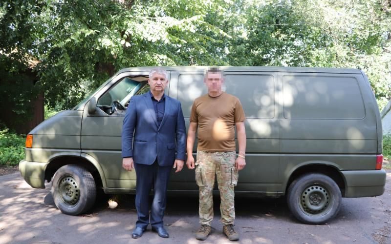 Громада Олевщини придбала та передала військовому-земляку автівку на фронт