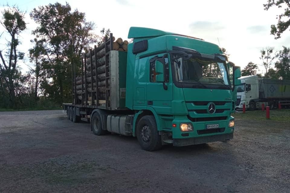 Міський голова Овруча повіз на Покровський напрямок гуманітарний вантаж для військових
