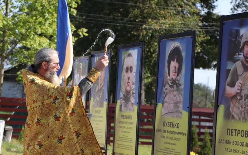 У селі Олевської громади відкрили Алею Героїв