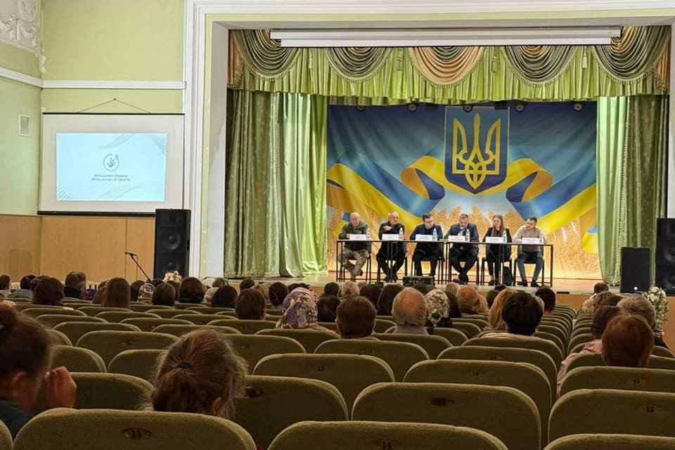 В Овручі представник Омбудсмана провів зустріч із родинами полонених і зниклих безвісти військових