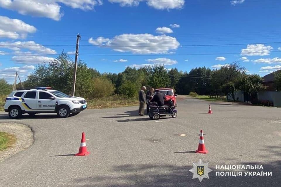 У селі Чоповицької громади “Москвич” зіштовхнувся з електроскутером-трициклом: постраждала одна жінка