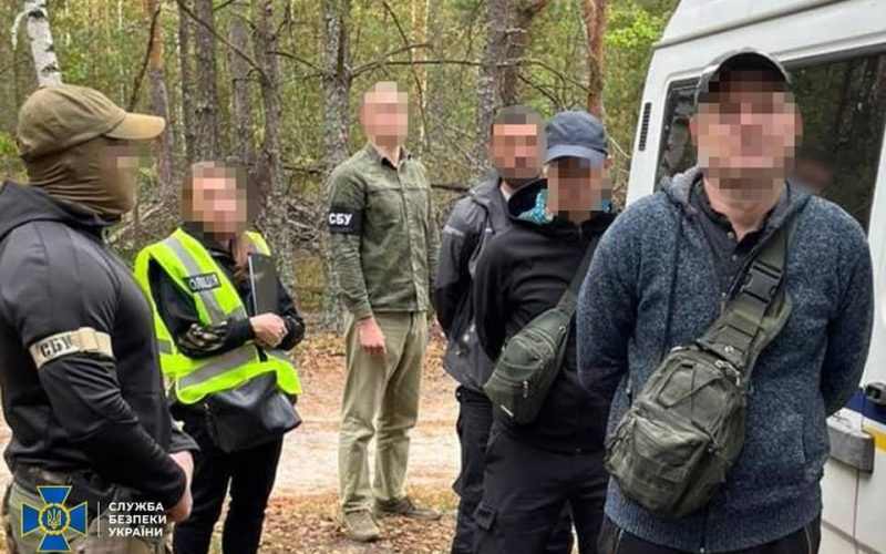 Правоохоронці затримали жителя Коростеня, який віз двох військовозобов’язаних до кордону