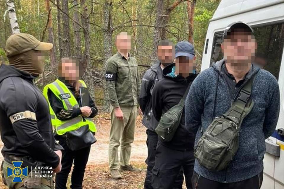 Правоохоронці затримали жителя Коростеня, який віз двох військовозобов’язаних до кордону