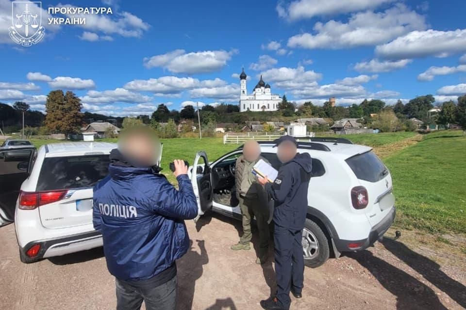 В Овручі затримали працівника ДП “Ліси України”, який вимагав щомісячний платіж у розмірі 500 доларів від підприємця