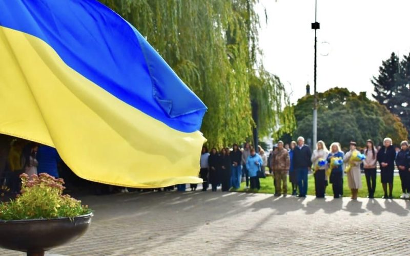 У Коростені хвилиною мовчання вшанували пам’ять Захисників та Захисниць