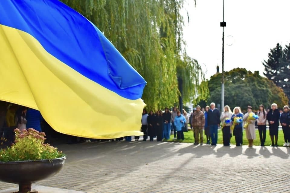 У Коростені хвилиною мовчання вшанували пам’ять Захисників та Захисниць