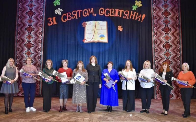 У коростенському палаці культури вітали освітян
