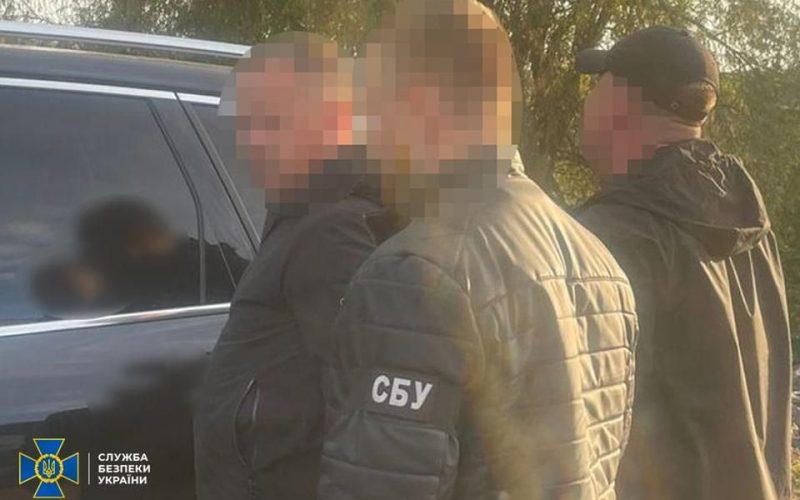 Вимагав у знайомого 20 тис. доларів за закриття кримінальної справи: на Житомирщині затримали депутата