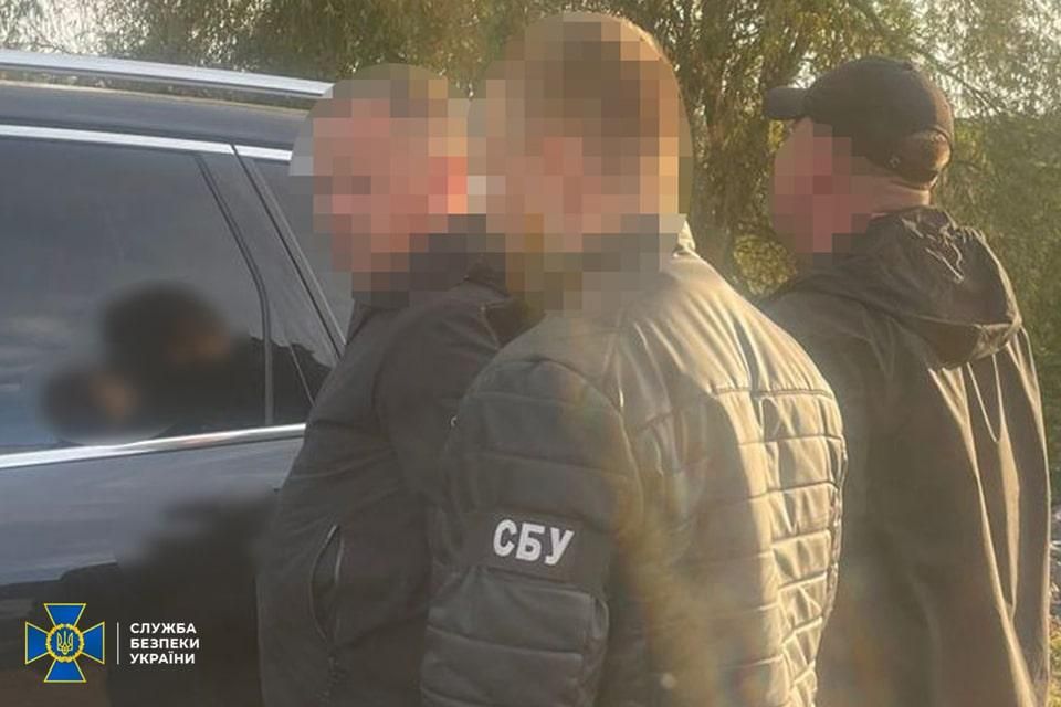 Вимагав у знайомого 20 тис. доларів за закриття кримінальної справи: на Житомирщині затримали депутата
