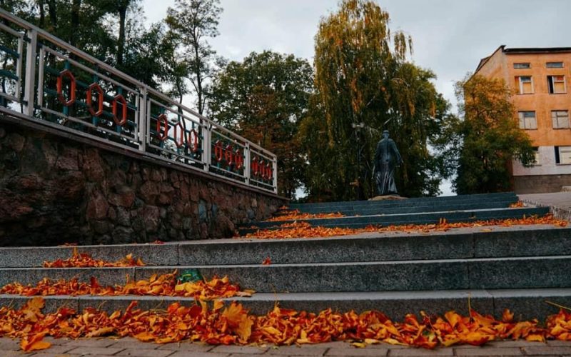 Без істотних опадів, але з нічними морозами – синоптики розповіли про погоду в Коростені протягом робочого тижня