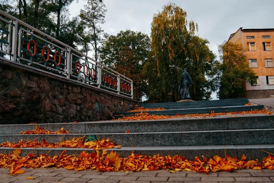Без істотних опадів, але з нічними морозами – синоптики розповіли про погоду в Коростені протягом робочого тижня