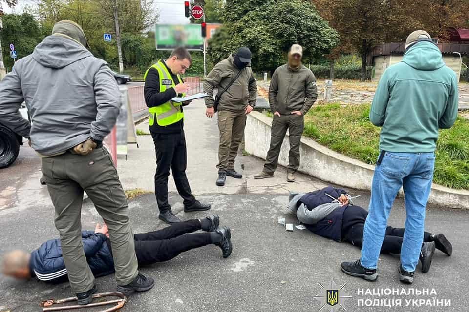 Обіцяли звільнення від служби через зв’язки у ТЦК та медзакладах – трьом жителям Житомирщини повідомили про підозру