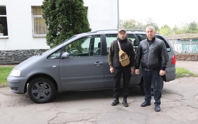 На фронт військовому з Олевщини передали транспортний засіб