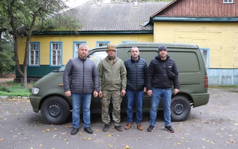Тренер з Олевської громади передав автівку військовому 31-ї бригади