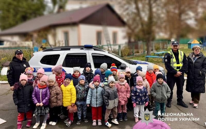 У Малині поліцейські навчали дошкільнят правилам дорожнього руху